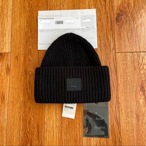 [TIP] How to spot a FAKE Acne Studios Beanie - Picture 2 of 8